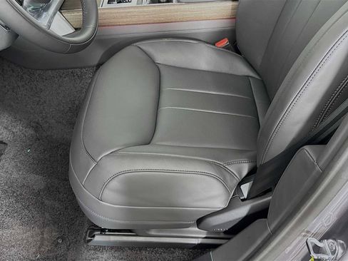 New 2025 Land Rover Range Rover Long Wheelbase SE image 21