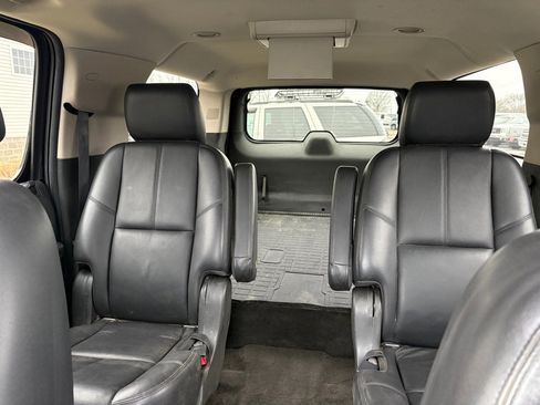 Used 2014 Chevrolet Suburban LT image 21