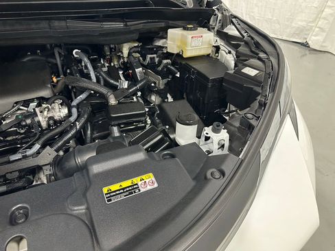 Used 2025 Toyota Sienna LE FWD image 73