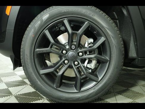 New 2025 Jeep Grand Cherokee L Limited image 17