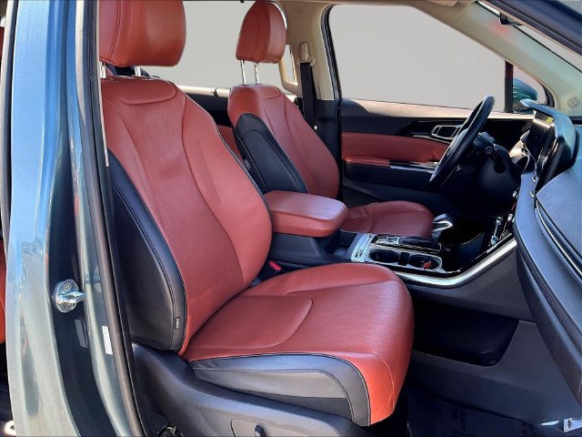 Certified 2023 Kia Carnival SX FWD image 36