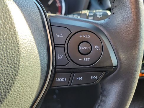 Used 2025 Toyota RAV4 XLE Premium image 6