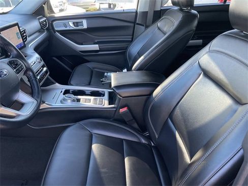 Certified 2022 Ford Explorer XLT w/ Equipment Group 202A image 23