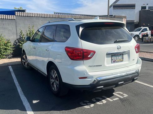 Used 2019 Nissan Pathfinder SV FWD image 2
