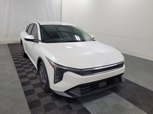 Used 2025 Kia K4 LX image 13