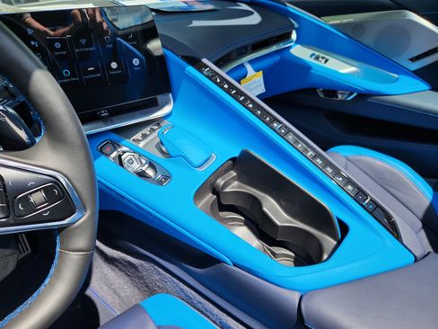 Used 2024 Chevrolet Corvette Stingray Premium Conv w/ Z51 Performance Package RWD image 11