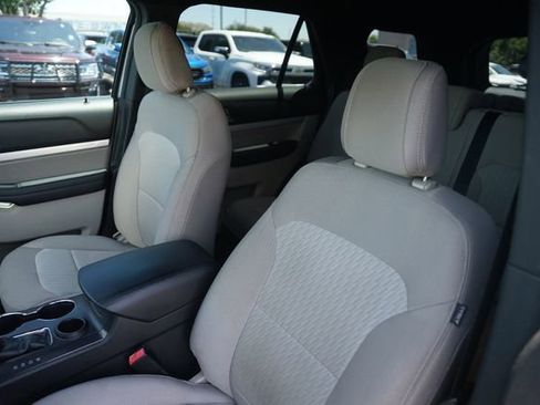 Certified 2018 Ford Explorer FWD image 10