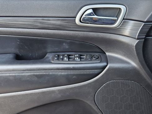 Used 2021 Jeep Grand Cherokee Laredo X image 27