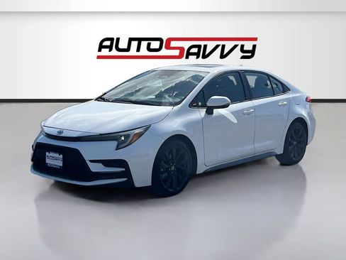 Used 2024 Toyota Corolla SE w/ SE Premium Package FWD image 3