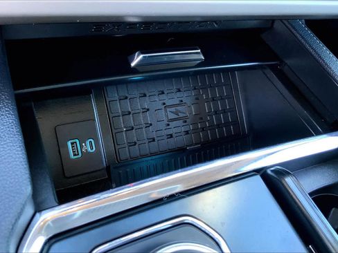 Used 2023 Ford Expedition XLT image 31