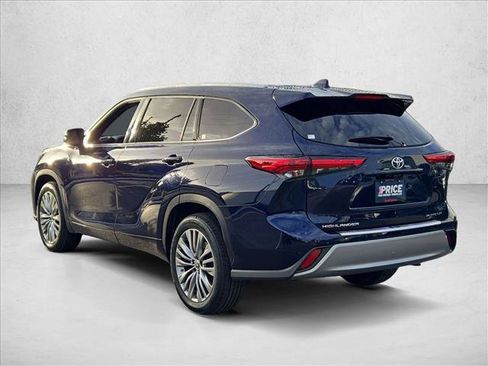 Used 2021 Toyota Highlander Platinum FWD image 8