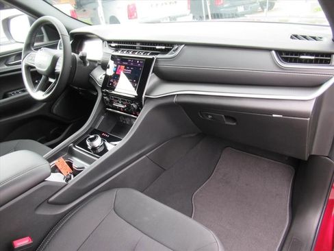 Used 2025 Jeep Grand Cherokee L Laredo w/ Luxury Tech Group I image 11