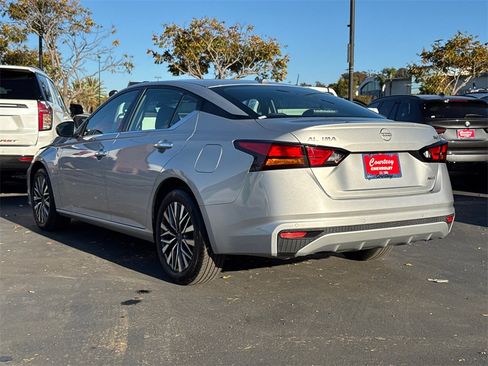 Used 2023 Nissan Altima 2.5 SV image 11