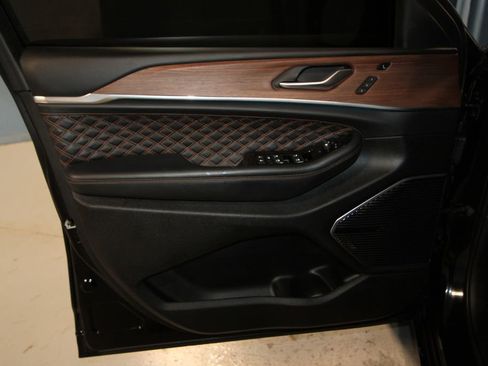 Used 2023 Jeep Grand Cherokee L Summit w/ Advanced Protech Group IV image 5