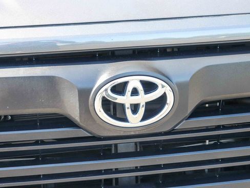 Used 2022 Toyota Tundra SR5 w/ SR5 Convenience Package AWD/4WD image 13