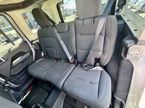Used 2019 Jeep Wrangler Unlimited Sahara w/ Uconnect 4C Nav & Sound Group AWD/4WD image 14