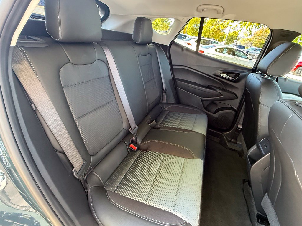 Used 2026 Chevrolet Trax LT w/ LT Convenience Package FWD image 24