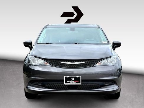 Used 2022 Chrysler Voyager LX FWD image 3