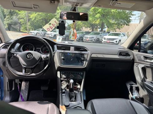 Used 2018 Volkswagen Tiguan SE w/ Panoramic Sunroof Package AWD/4WD image 23