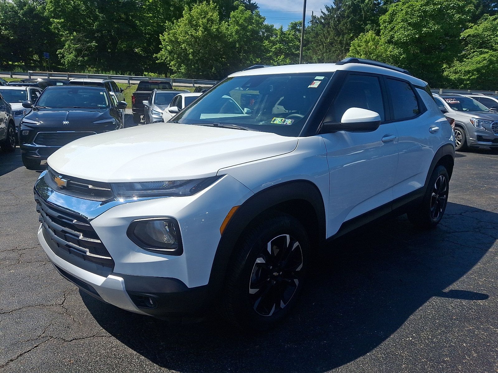 Used 2023 Chevrolet TrailBlazer LT w/ Convenience Package AWD/4WD image 3