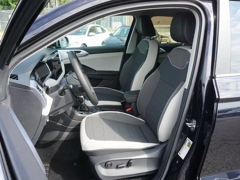 Used 2025 Volkswagen Taos SE AWD/4WD image 7