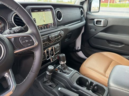 Used 2023 Jeep Wrangler Sahara w/ Cold Weather Group image 32