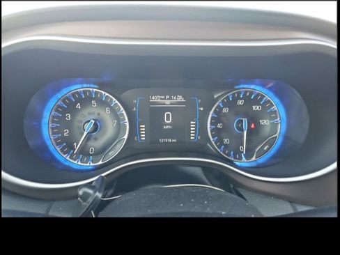 Used 2021 Chrysler Voyager Lxi image 22