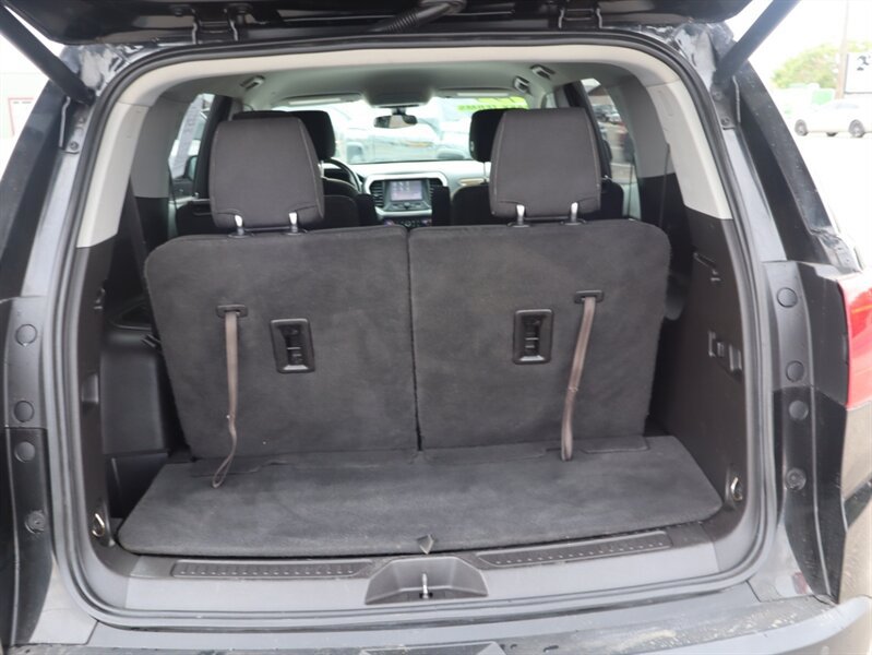 Used 2019 GMC Acadia SLE w/ Driver Alert Package I FWD image 14