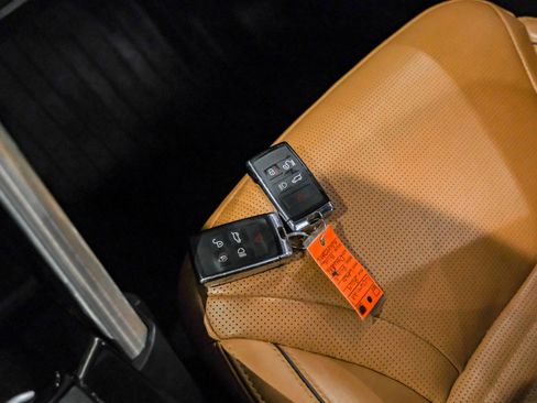 Used 2019 Land Rover Discovery HSE Luxury image 54