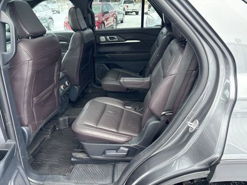Used 2025 Ford Explorer Platinum w/ Ultimate Package image 18