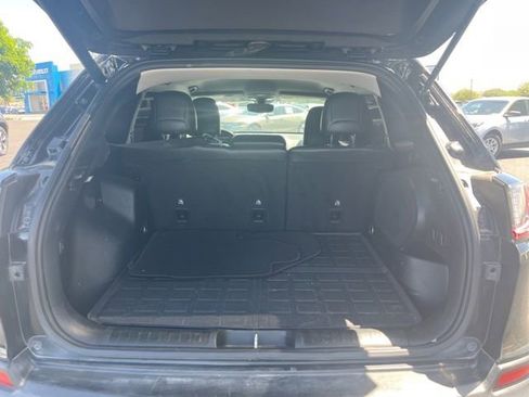 Used 2019 Jeep Cherokee Limited w/ Technology Group FWD image 11