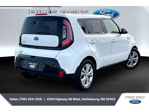 Used 2016 Kia Soul + FWD image 11