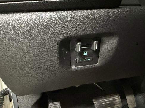 Used 2012 GMC Yukon XL Denali image 16