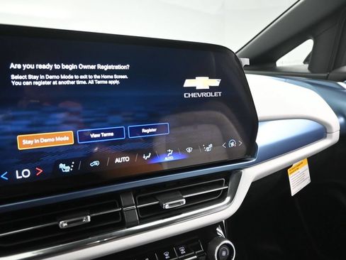 New 2026 Chevrolet Equinox EV LT AWD/4WD image 9