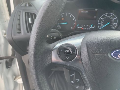 Used 2022 Ford Transit Connect XLT image 9