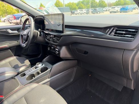 Used 2024 Ford Escape ST-Line w/ Tech Pack #1 AWD/4WD image 9