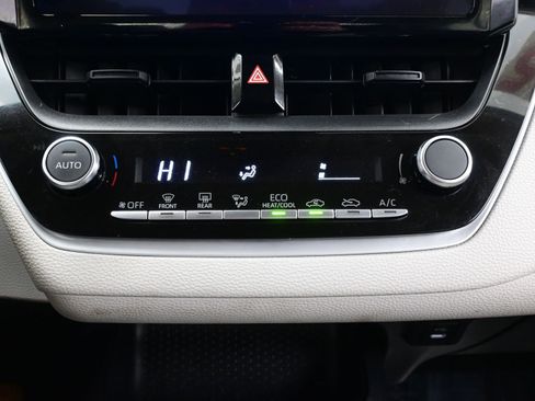 Used 2025 Toyota Corolla LE image 19