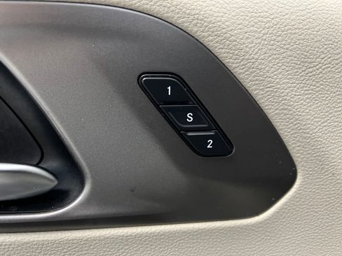 Used 2020 Chrysler Pacifica Touring-L image 13