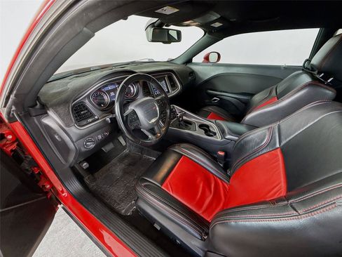 Used 2019 Dodge Challenger SXT RWD image 2