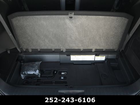 Used 2023 Toyota Highlander XLE FWD image 32