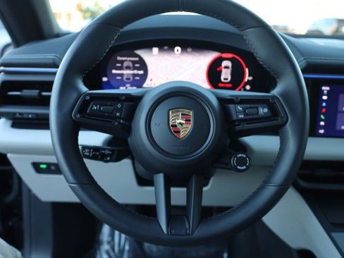 Used 2025 Porsche Macan 4 Electric image 27