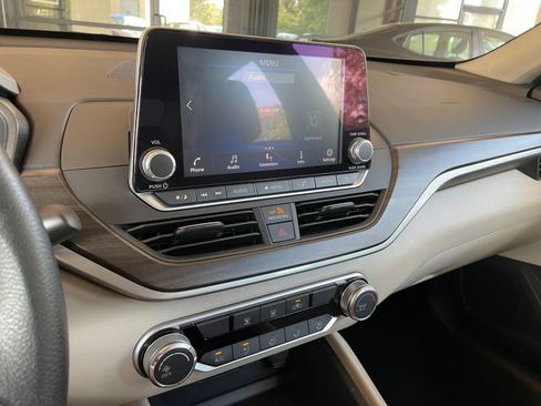 Used 2025 Nissan Altima 2.5 SV FWD image 17