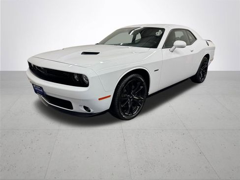 Used 2018 Dodge Challenger R/T w/ Driver Convenience Group image 2
