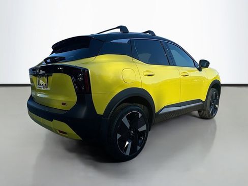 New 2025 Nissan Kicks SR image 8