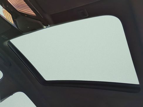 Used 2023 BMW 540i w/ Premium Package image 19