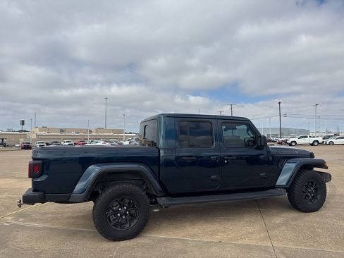 Used 2025 Jeep Gladiator Sport image 25