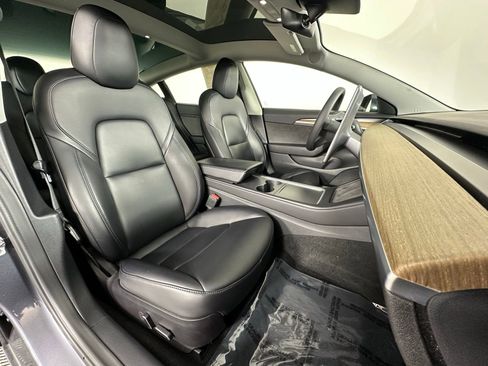 Used 2023 Tesla Model 3 Standard Range image 9