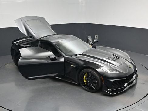 Used 2015 Chevrolet Corvette Z06 w/ 3LZ Preferred Equipment Group RWD image 19