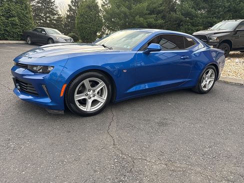 Used 2018 Chevrolet Camaro LT w/ Technology Package image 11