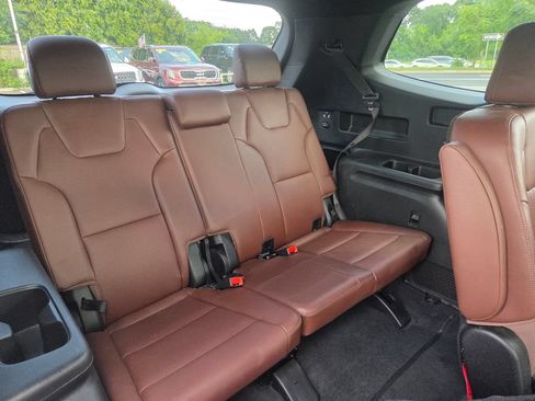 Used 2024 Kia Telluride EX w/ EX Captain's Chair Package AWD/4WD image 31
